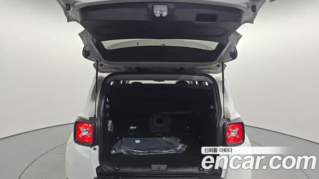 Jeep Renegade 2022 — ფოტო 18/20