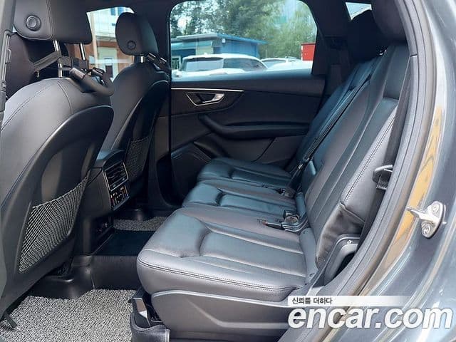 Audi Q7 2021 — Şəkil 12/20