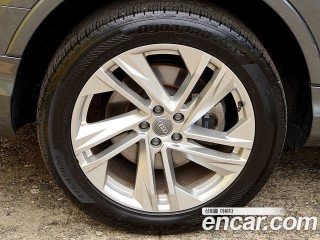 Audi Q7 2021 — Şəkil 18/20