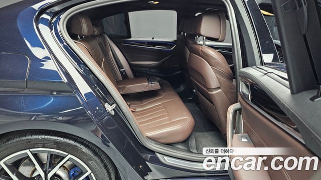 BMW 5 Series 2023 — Фото 12/20