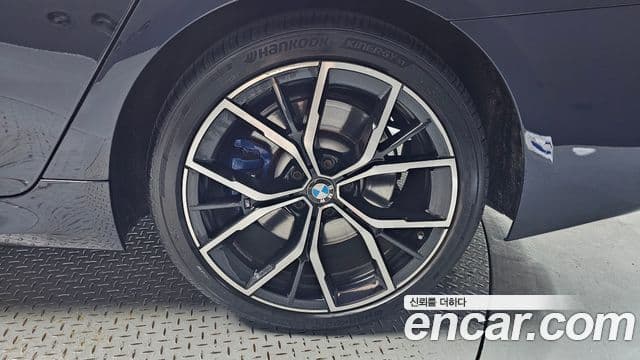 BMW 5 Series 2023 — Photo 31/31