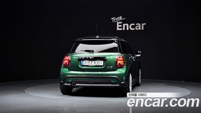 Mini Cooper 2021 — ფოტო 4/20