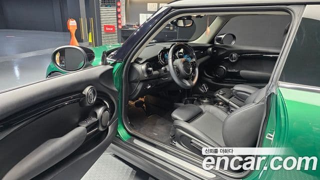 Mini Cooper 2021 — ფოტო 10/20