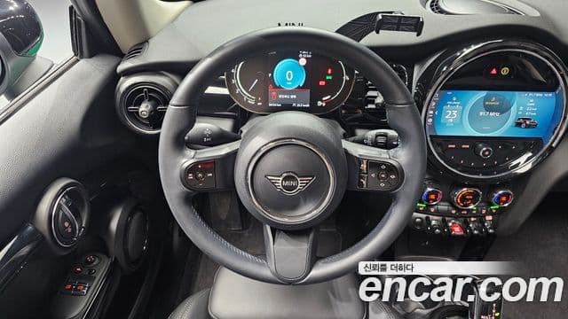 Mini Cooper 2021 — ფოტო 13/20