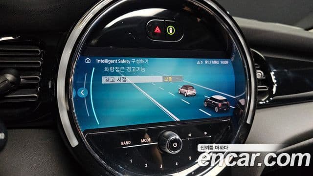 Mini Cooper 2021 — ფოტო 16/20