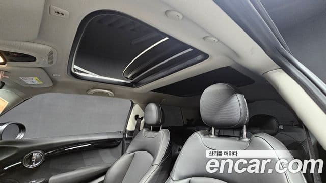 Mini Cooper 2021 — ფოტო 19/20