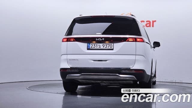 Kia Carnival 2023 — фото 4 из 20