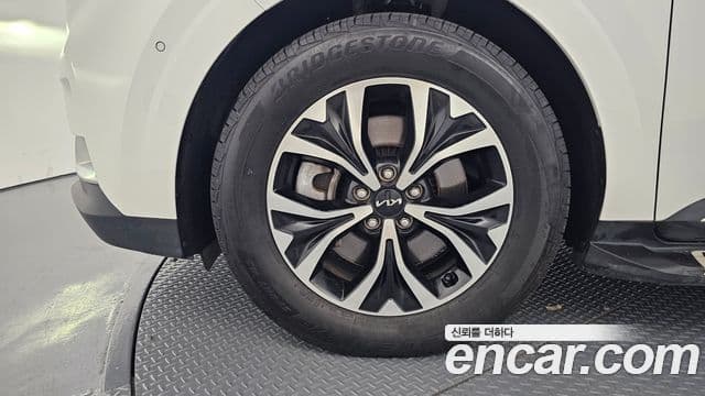 Kia Carnival 2023 — фото 5 из 20