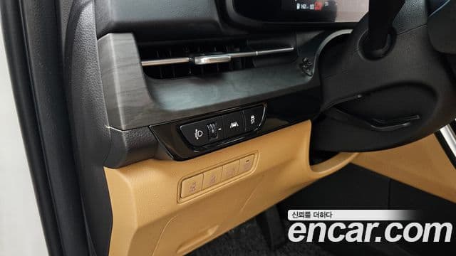 Kia Carnival 2023 — фото 17 из 20