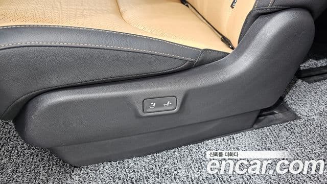 Kia Carnival 2023 — фото 18 из 20