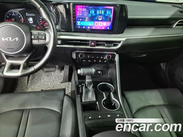 Kia K5 2022 — Şəkil 10/17