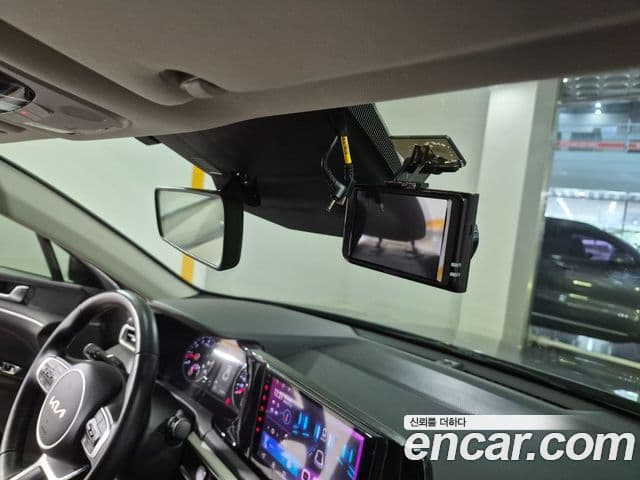 Kia K5 2022 — Şəkil 14/17