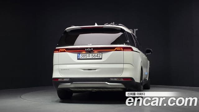 Kia Carnival 2022 — ფოტო 4/20