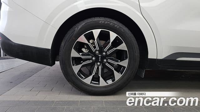 Kia Carnival 2022 — ფოტო 5/20