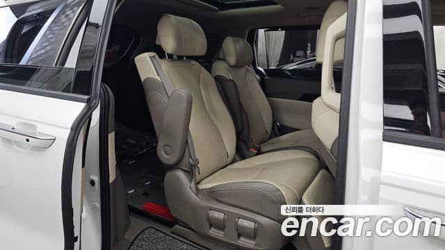 Kia Carnival 2022 — ფოტო 12/20