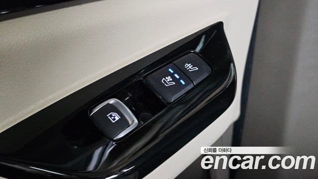 Kia Carnival 2022 — ფოტო 19/20