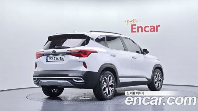 Kia Seltos 2020 — ფოტო 2/20