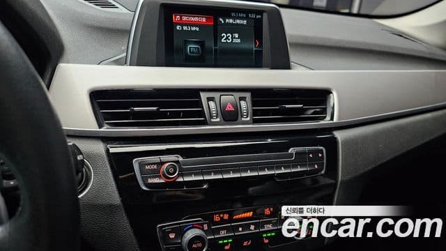 BMW X1 2020 — ფოტო 14/20