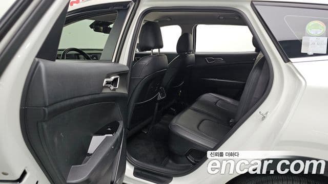 Kia Sportage 2022 — ფოტო 19/20