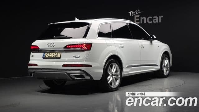 Audi Q7 2023 — Photo 7/20