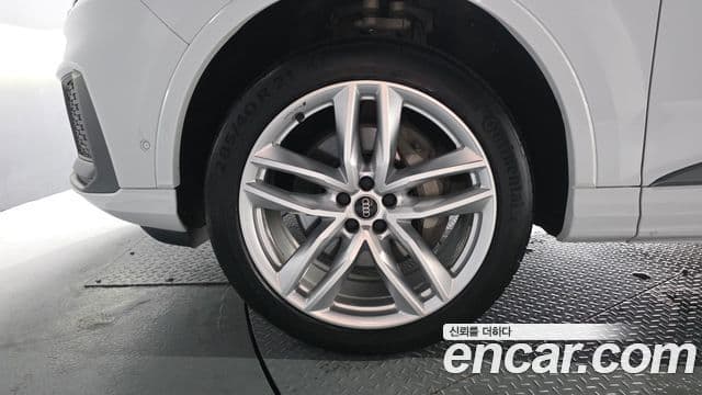 Audi Q7 2023 — Photo 3/20