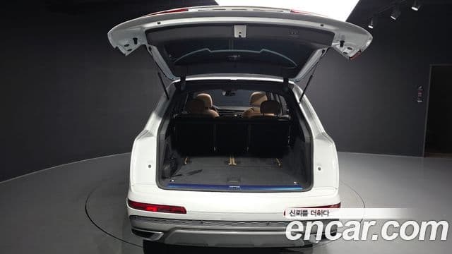 Audi Q7 2023 — Photo 2/20