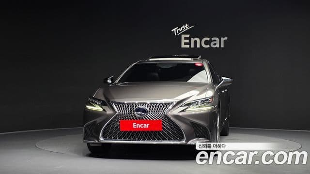 Lexus LS500h 2018 — ფოტო 3/20