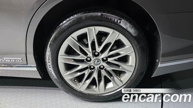 Lexus LS500h 2018 — ფოტო 5/20