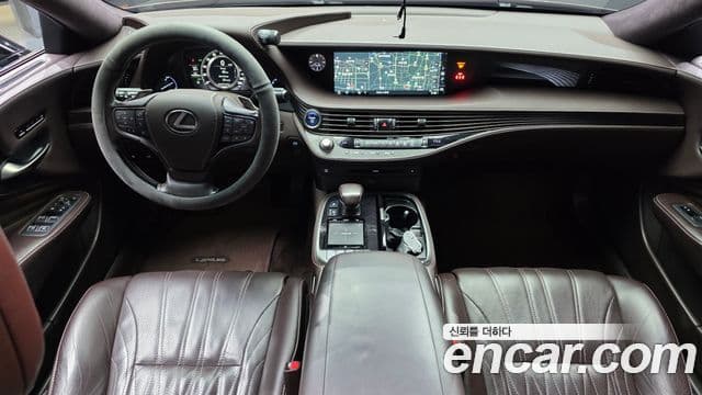 Lexus LS500h 2018 — ფოტო 7/20