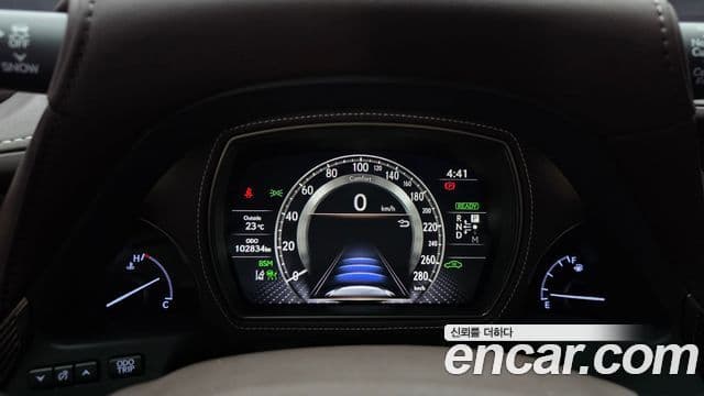 Lexus LS500h 2018 — ფოტო 8/20
