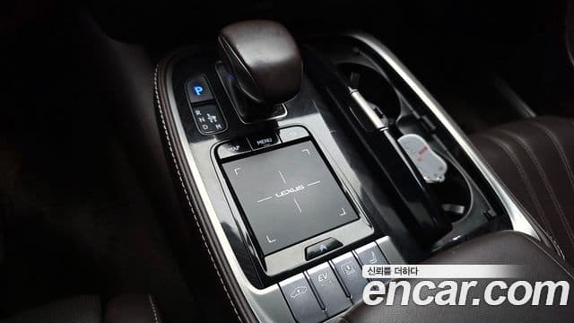 Lexus LS500h 2018 — ფოტო 9/20