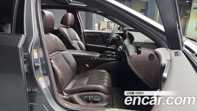 Lexus LS500h 2018 — ფოტო 11/20
