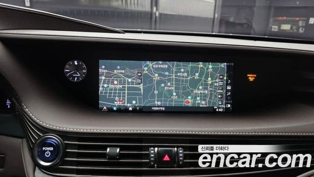 Lexus LS500h 2018 — ფოტო 14/20