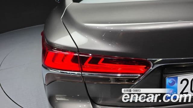 Lexus LS500h 2018 — Photo 5/35