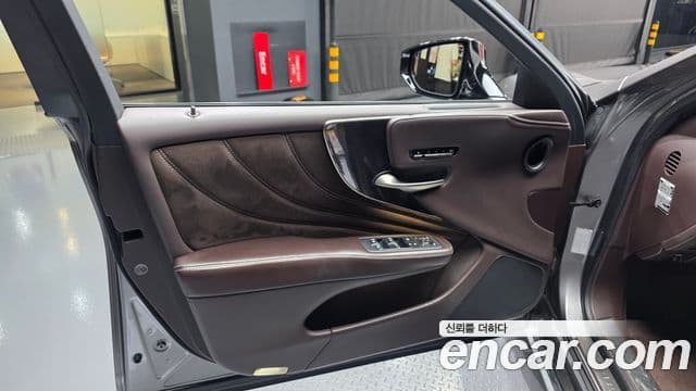 Lexus LS500h 2018 — Photo 9/35