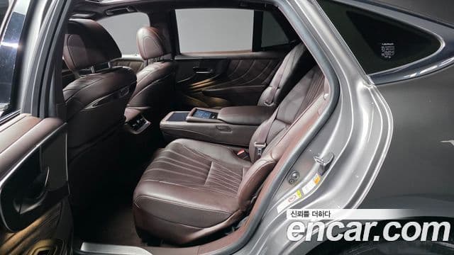 Lexus LS500h 2018 — Photo 28/35