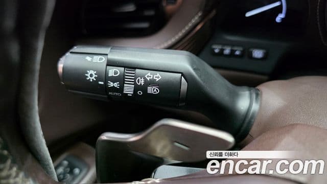 Lexus LS500h 2018 — Photo 33/35