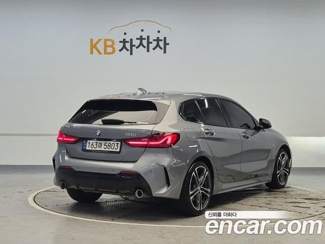 BMW 1 Series 2022 — Şəkil 3/20