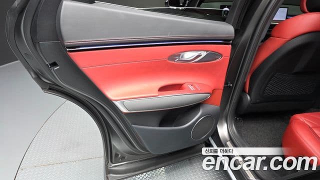 Genesis GV70 2024 — Photo 18/32