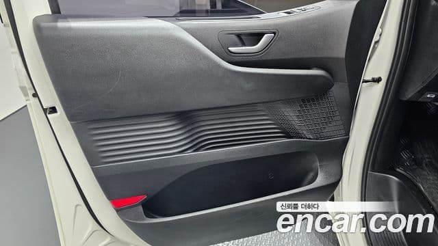 Hyundai Staria 2021 — ფოტო 28/33