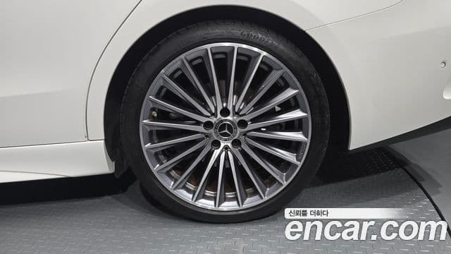 Mercedes-Benz C-Class 2022 — Photo 20/31
