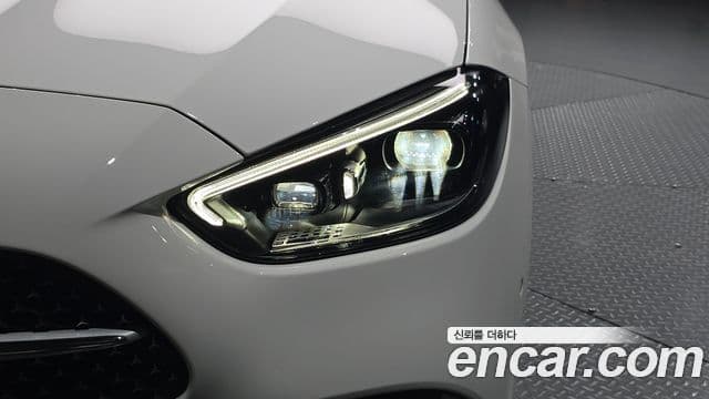 Mercedes-Benz C-Class 2022 — Photo 11/31
