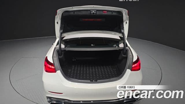 Mercedes-Benz C-Class 2022 — Photo 15/31