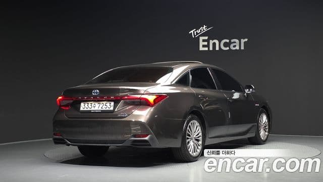 Toyota Avalon 2019 — ფოტო 2/20