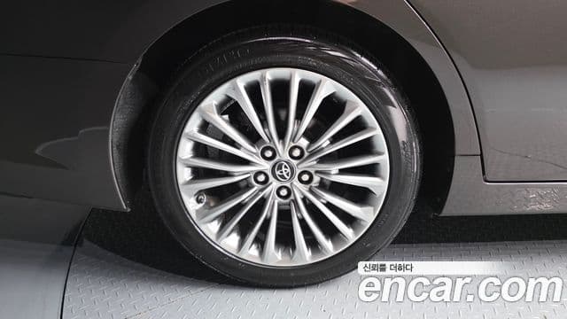 Toyota Avalon 2019 — ფოტო 5/20