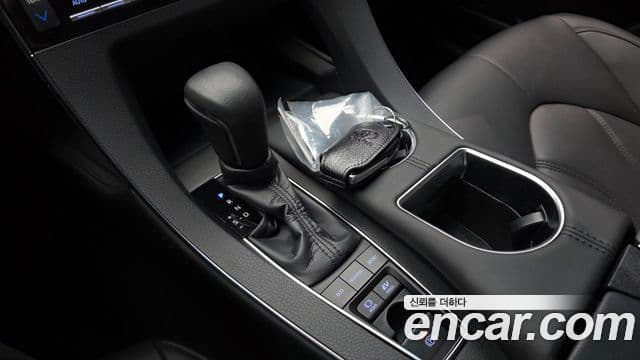 Toyota Avalon 2019 — ფოტო 9/20