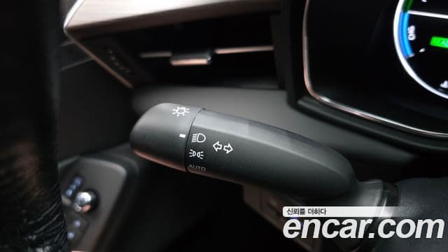 Toyota Avalon 2019 — ფოტო 17/20