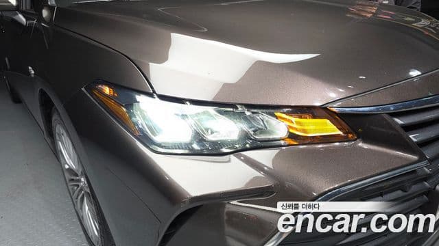Toyota Avalon 2019 — Photo 12/31
