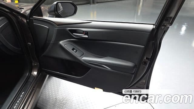 Toyota Avalon 2019 — Photo 16/31