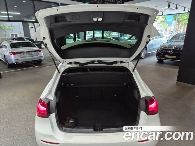 Mercedes-Benz A-Class 2025 — фото 15 из 20